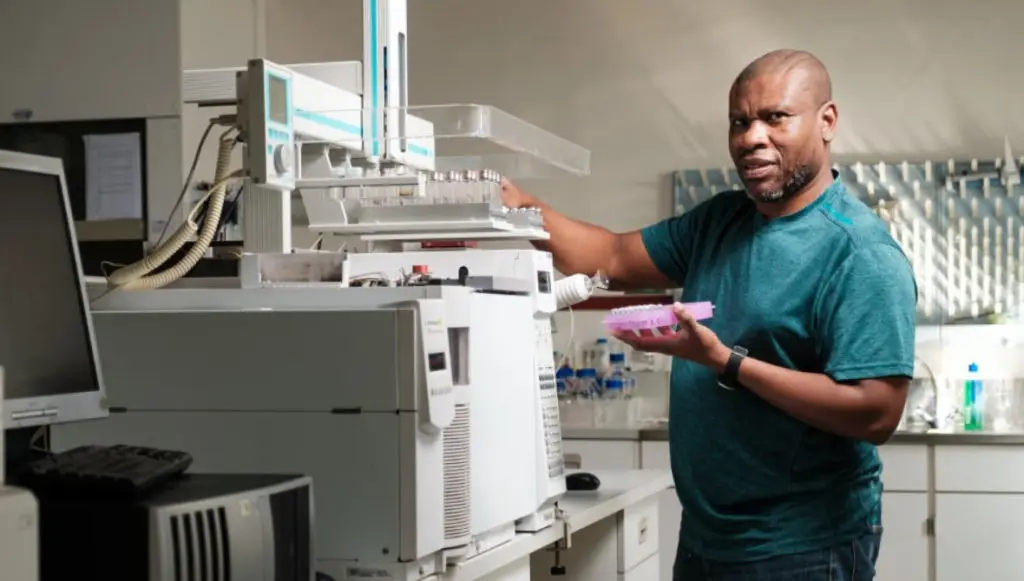 Photo of Lucky Mokwena, divisional manager in the gas chromatography-mass spectrometry laboratory of the Mass Spectrometry Unit in Stellenbosch University’s Central Analytical Facilities in South Africa (Photographer: Stefan Els)