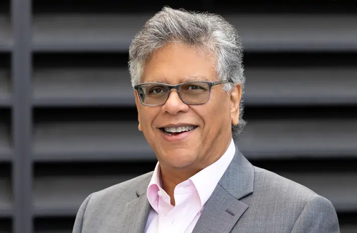 Headshot: Joe Antolín